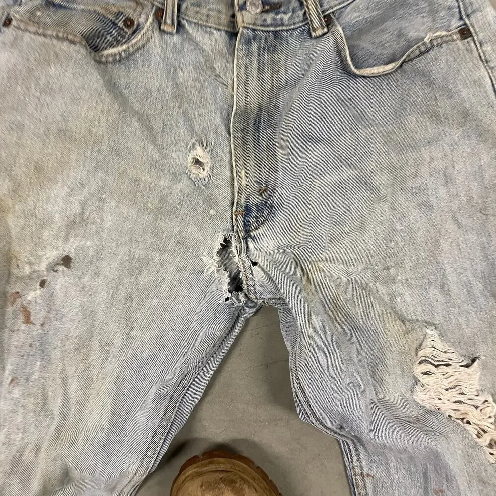 y2k thrashed baggy Levi’s 550 jeans 34x32